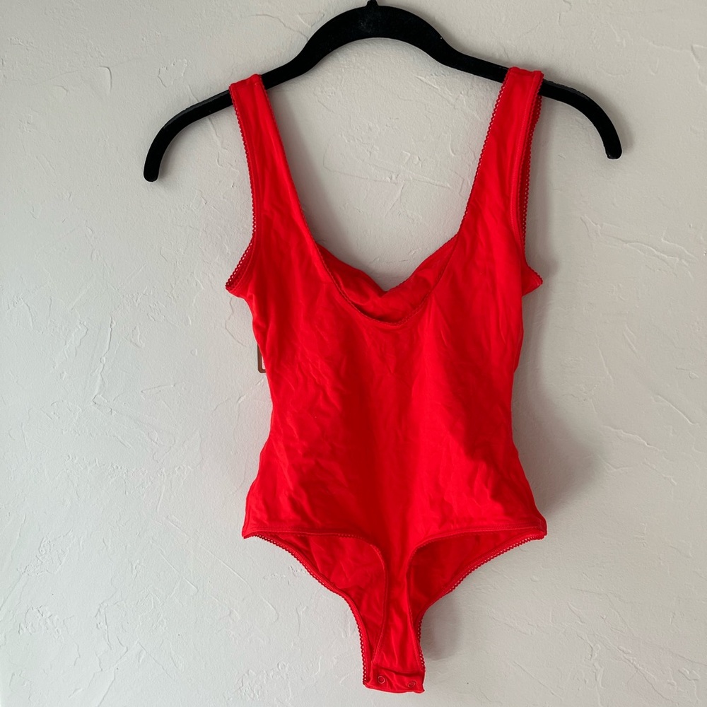 SKIMS Fits Everybody Red Picot Trim Bodysuit - Picture 2 of 8